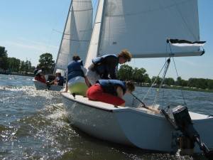 Dagtocht met een open zeilboot